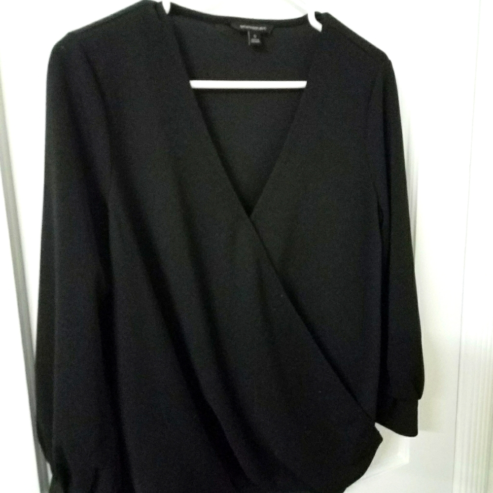 Black wrap front top